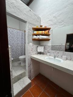 BLACK&WHITE -Dis Dihai- - Puerto Ayora - 8