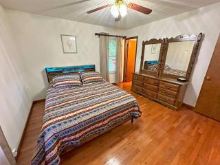 Buffalo Playhouse with game room - Williamson - 6