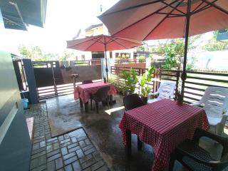 ELyn's Guesthouse -Studio Unit -Family Room with WIFI, Netflix, parking space - - 5