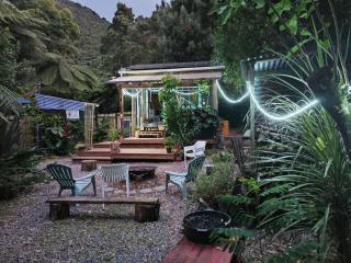 Gumboot Paradise Eco Stay - Barrytown - 2