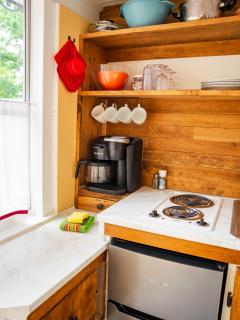 Cottage 7 - Stand Alone Queen Bed Child Loft w Twin Private Bath Kitchenette Pets Allowed Fee applies - 8