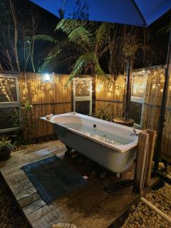 Gumboot Paradise Eco Stay - Barrytown - 9