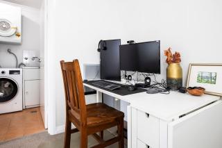 The Wellington - A Beachside Balcony Haven - Narrabeen - 6