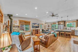 Tahoe Retreat with Scenic Views and Spacious Deck - Tahoe Vista - 0