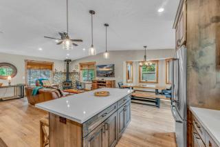Tahoe Retreat with Scenic Views and Spacious Deck - Tahoe Vista - 1