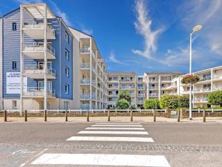 Apartment by the sea with indoor pool - 7