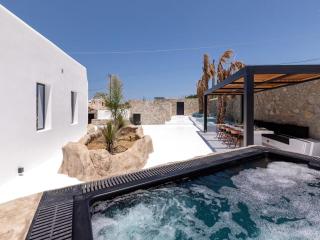 Soothing holiday home with outdoor hot tub - Ios Chora - 3