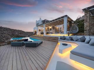 Stunning villa surrounded by lush greenery - Agrari - 0