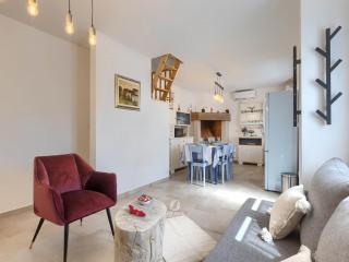 Adorable home with private garden and bubble bath - 2