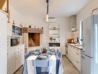Adorable home with private garden and bubble bath - Pula - 1