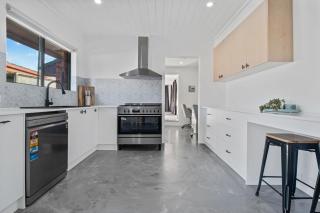 Telopea - Contemporary & Refined Sophistication - Lake Albert - 8