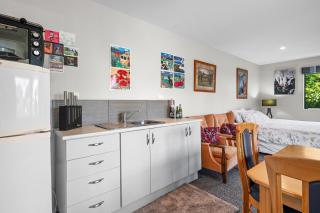 The Bach at Old Broadway - Waikuku Beach Retreat - Waikuku Beach - 4