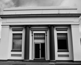 The Merredin Treasury, Art Deco heritage 2 bedroom suite in Merredin CBD - 3
