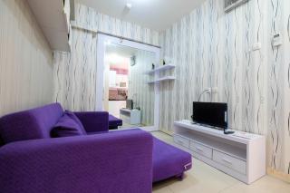 Homey 1BR with Spacious Living Room Green Pramuka City Apartment By Travelio - Jakarta - 6