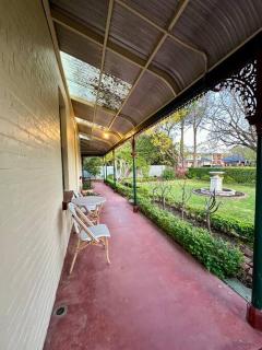 Bellisle - 1880's period home in Central Albury - Albury - 1