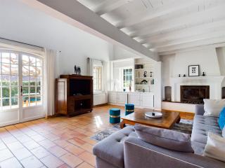 Charmant Mas à Paradou avec Piscine, Terrasse et Jardin, Près des Alpilles - FR-1-599-35 - Paradou - 1