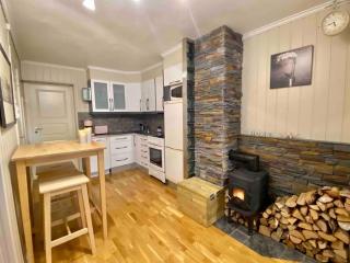 45 m2 - 2 bedrooms, bathroom, kitchen, private entrance and shed - 2