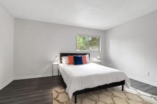 Sweetwater 7e I Beautiful 2bd Apt I Free Parking - 0