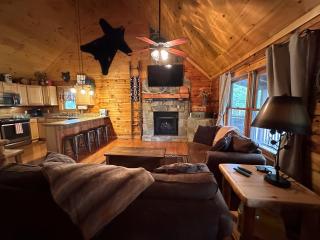 Moon Shadow - Beautiful Cabin 1 mile from Parkway - 1