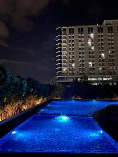 1-BR Suite with 2 Beds & Mountain Views in Aeon Towers beside Abreeza Mall 100MBPS WIFI - Davao - 7