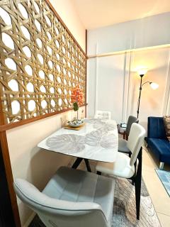 1-BR Suite with 2 Beds & Mountain Views in Aeon Towers beside Abreeza Mall 100MBPS WIFI - Davao - 6