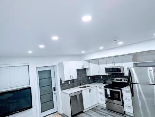 Modern 2BR Duplex 3.0 GBPS internet with Parking - Kitchener - 0