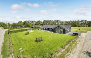 Stunning Home In Hadsund With Five Bedrooms And Wifi - Hadsund - 2