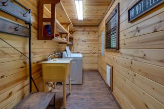 Cross Timbers Cabin on The Grove's 25-Acres - Broken Bow - 3