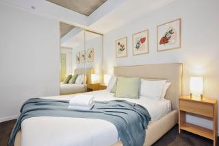 Melbourne CBD Retreat w Gym & Balcony - 8