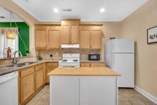 Cozy 2B Townhouse - Hot Tub - Concord - 7