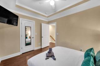 Cozy 2B Townhouse - Hot Tub - Concord - 1
