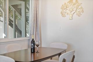 Mountain View 2BR 1 Bath Retreat with Private Lanai - Pacifica - 7