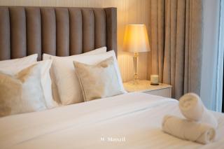 Manzil - 2BR Apartment in Palm Jumeirah with Marina View - Dubai - 2