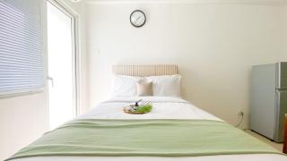 Studio Green Pramuka City Apartment with Mall Access By Travelio - Jacarta - 3