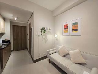 1BR Condotel with Balcony at FAME Residences #FM57 - 4