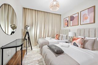 Luxurious 2BR with Pool & Gym Access l Near Downtown - Dubai - 4