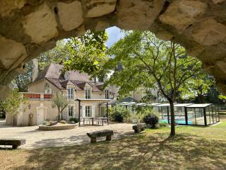 Château l'Hubertière, classé du tourisme 4 étoiles - Bouresse - 0