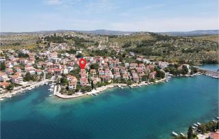 Four-Bedroom Holiday Home In Zaboric - Žaborić - 4