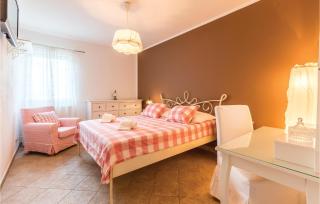 Four-Bedroom Holiday Home In Kastel Novi - 4