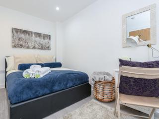 Central Leeds Duplex with Fantastic Canal Views - Pass the Keys - 3