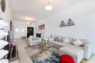 Free Netflix, Sea View, Private Beach & Pool - Dubai - 1