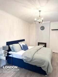4 Bed House-Garden-Parking-15 min Elizabeth Line - Dagenham - 2