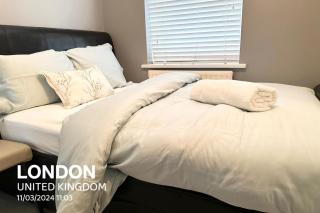 4 Bed House-Garden-Parking-15 min Elizabeth Line - Dagenham - 1