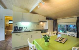3 Bedroom Awesome Home In Oostduinkerke - 2