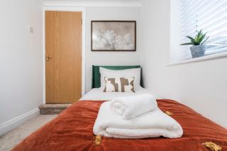 3-Bedroom Apartment 2-Bathrooms 2-Off Street Parking Spaces - 5