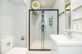 White Lilies Spacious 2-Bedroom Sea View - 9