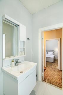 White Lilies - Elegant Sea View F1 & Nizami Charm - 8