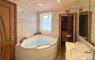 Beautiful Home In Sjusjøen With Sauna - Sjusjøen - 4