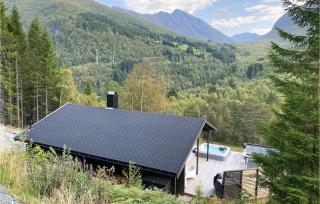 Stunning Home In Stordal With Jacuzzi - Stordal - 0