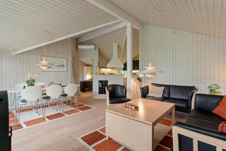 Summer House Close To Nature And Beach - Dronningmølle - 1